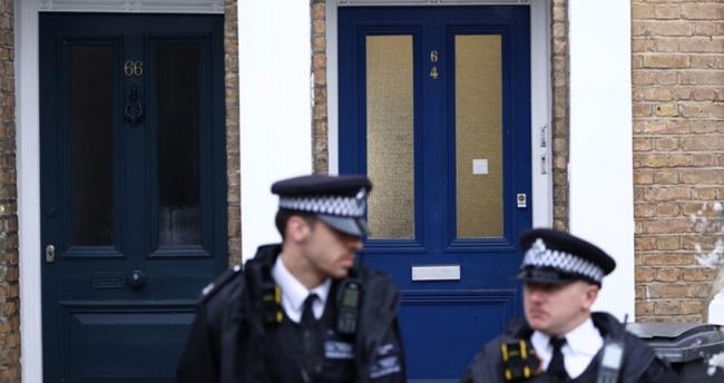 بريطانيا الشرطة تعتقل دمية دبّ تتنفس
