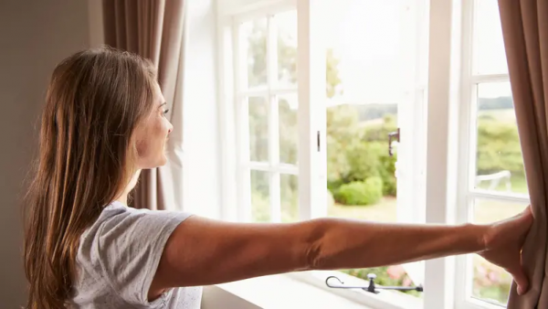 دراسة: زيادة حجم نافذة منزلك تعزز سعادة أفراد الأسرة!