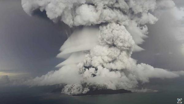 بركان تونغا يثور 8 مرات في يومين