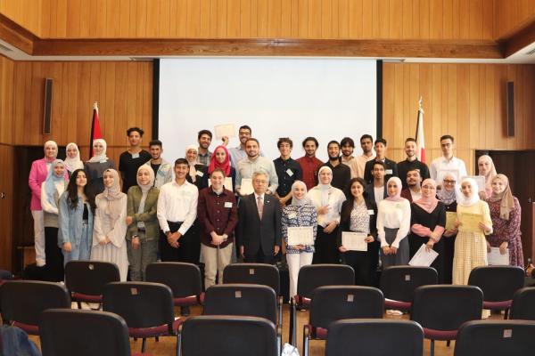 السفير الياباني يكرم طلبة مركز اللغات في جامعة فيلادلفيا