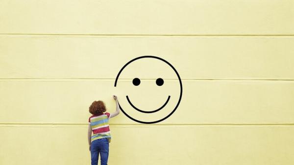 دراسة: النظر إلى صور الأشخاص المبتسمين يزيد من التأثيرات المضادة للاكتئاب