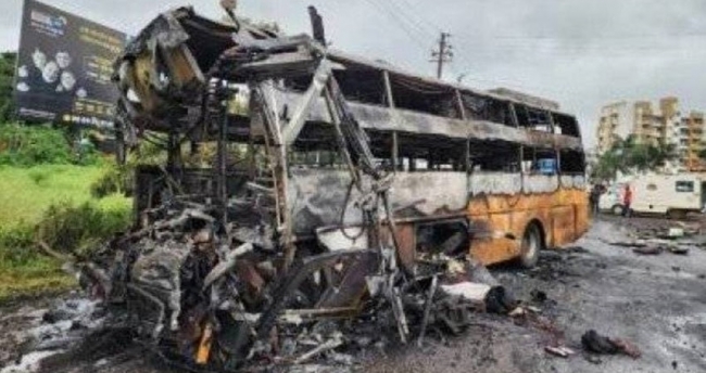 عشرات القتلى والجرحى في حريق حافلة غرب الهند