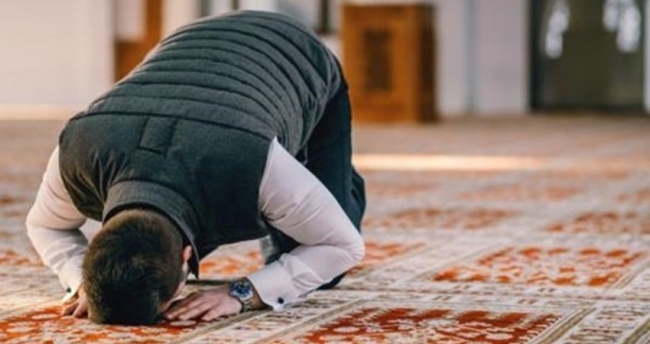 مصر.. إمام مسجد يتوفى خلال الصلاة بعد إهانته من المصلين