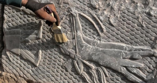 تعود لـ2700 عام.. ما قصة الجداريات الأثرية التي اكتشفت في العراق؟