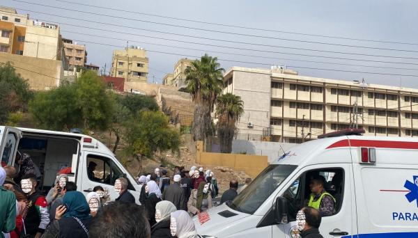 26 اصابة بالاختناق لطالبات مدرسة حكومية في عمان بعد مشاركتهن بتنظيف المدرسة