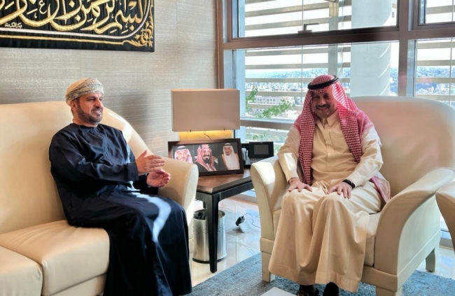 السديري يلتقي السفير العماني في عمان