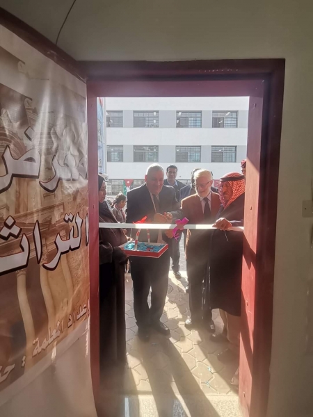 افتتاح معرض الوسائل التعليمية والتراث الشعبي في مدرسة سمرقند الأساسية المختلطة في لواء الهاشمية
