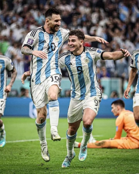 الأرجنتين في نهائي كأس العالم بثلاثية أمام كرواتيا