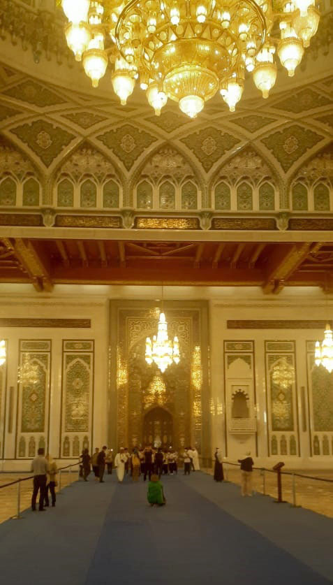 جامع السلطان قابوس الأكبر تحفة فنية تؤكد جمال الفن الإسلامي