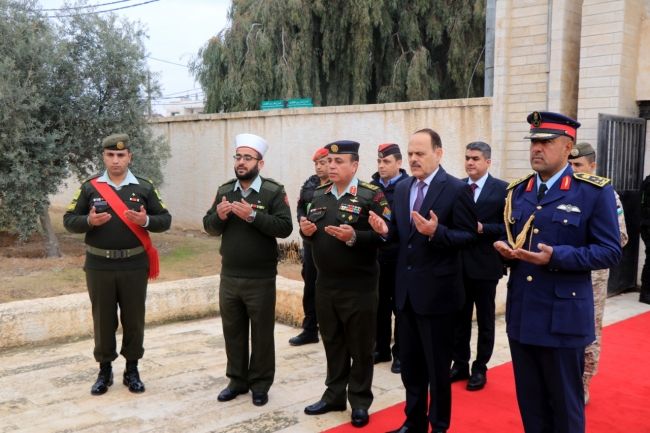 القائم بالأعمال في السفارة العراقية يزور مقبرة شهداء الجيش العراقي في محافظة المفرق