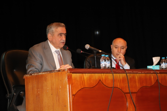 رئيس الجامعة الأردنيّة يلتقي بأعضاء الهيئة التدريسيّة في الكليّات الإنسانيّة