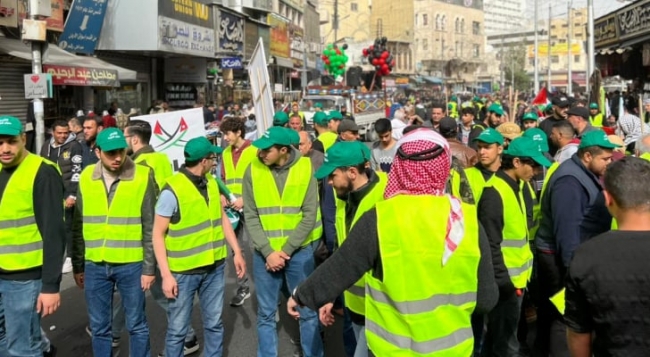 مسيرة من أمام الحسيني في وسط البلد لنصرة الأقصى وفلسطين