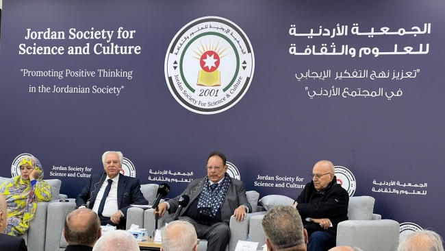 الرئيس علي ناصر محمد يشارك في محاضرة عن مجموعة السلام العربي في الجمعية الأردنية للعلوم والثقافة