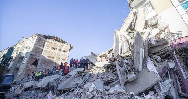 زلزال تركيا يقسّم قرية لنصفين ويحركها عشرات الأمتار