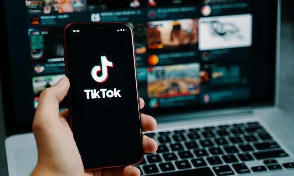 تيك توك تحظر مشاركة روابط متاجر التطبيقات لمنشئي المحتوى