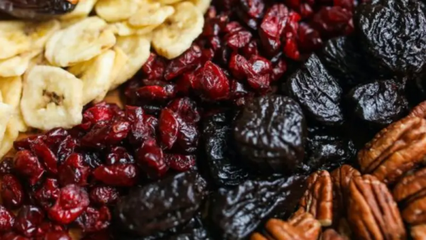 قبيل رمضان .. نصائح للنجاة من الغش عند شراء الفواكه المجففة