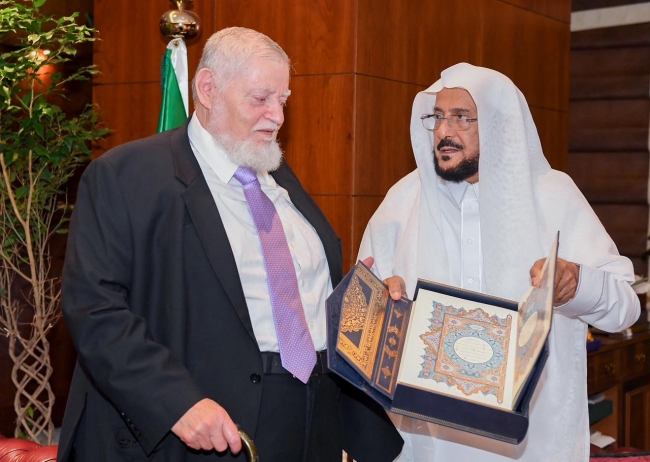 وزير الشؤون الإسلامية يلتقي رئيس مركز الدعوة الإسلامية بأمريكا اللاتينية