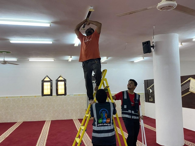 تعزيزًا للشركات المجتمعية إسلامية جازان تشارك أكثر من ٢٠٠ متطوع في أعمال صيانة المساجد والجوامع