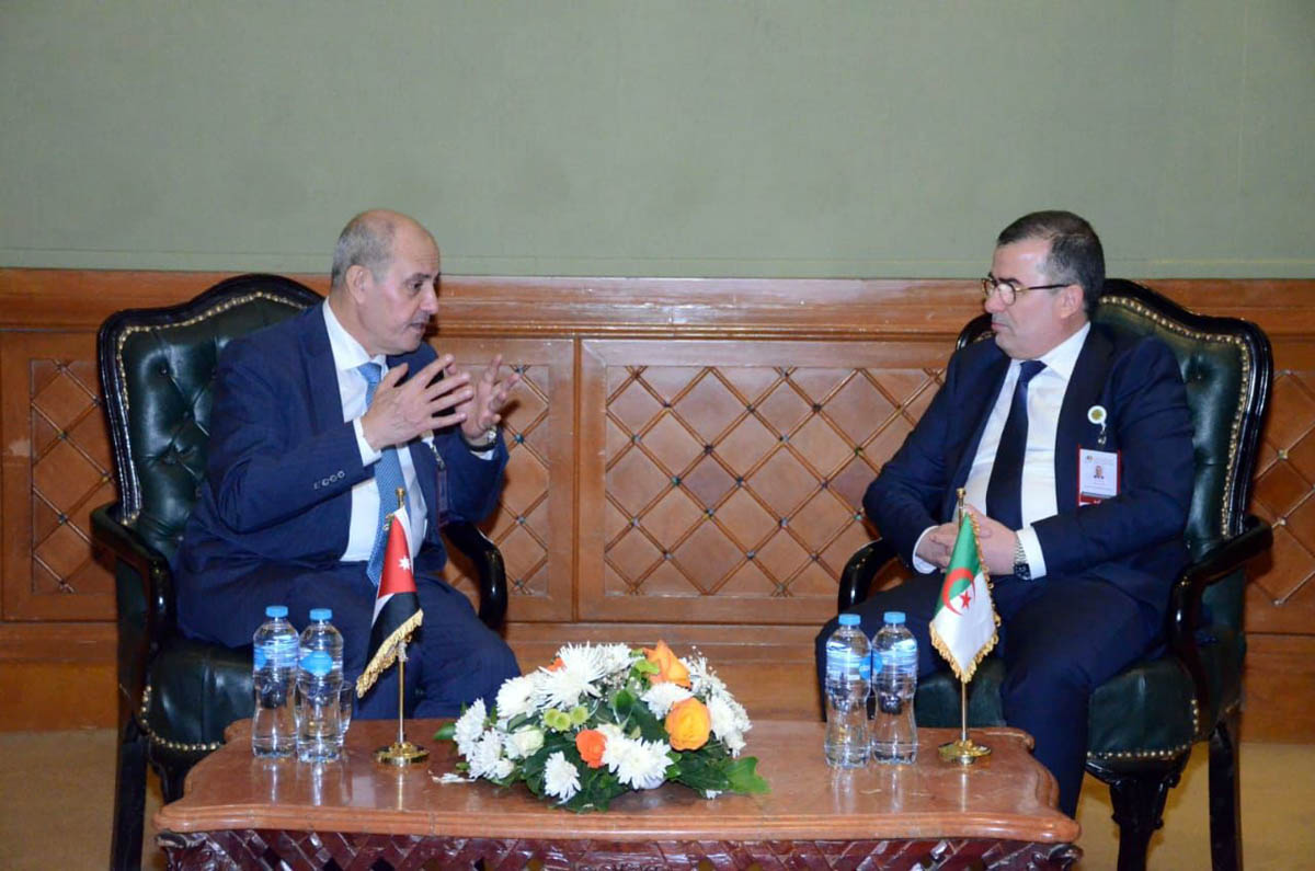 الشمالي ووزير العمل الجزائري يبحثان ترتيبات معالجة المرضى في الأردن