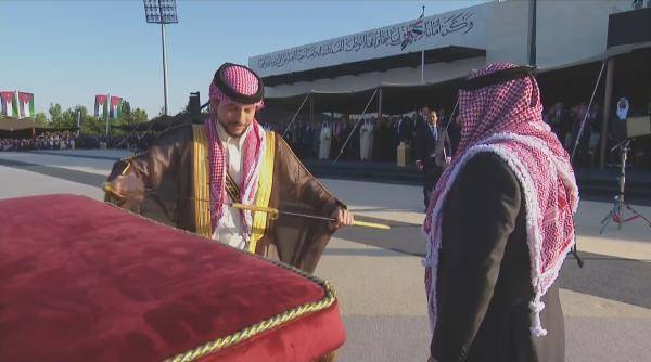ما قصة السيف الهاشمي الذي اهداه الملك لولي العهد؟