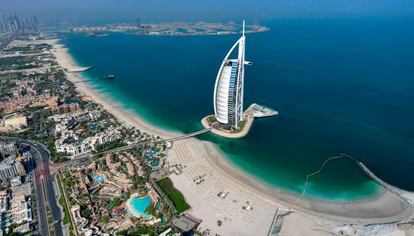 الإمارات تبدأ تطبيق ضريبة الشركات والأعمال لمن دخولهم السنويه تتجاوز 375  الف درهم اماراتي