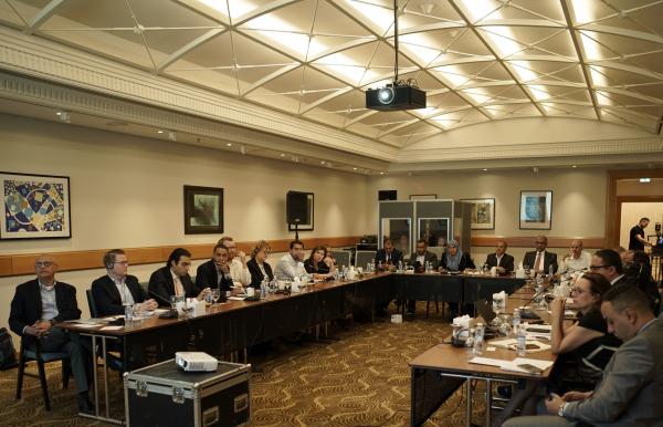 فريق الإصلاحات الاقتصادية اليمني يعقد اجتماعًا في عمان