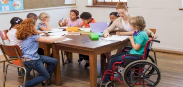 آلية دمج الأطفال ذوي الإعاقة بالمدارس العادية