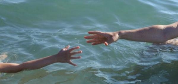 تفسير حلم إنقاذ طفل من الغرق