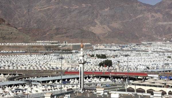 بدء تفويج الحجاج إلى مشعر منى