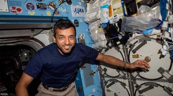 رائد الفضاء الإماراتي يتأهب للعودة إلى الأرض