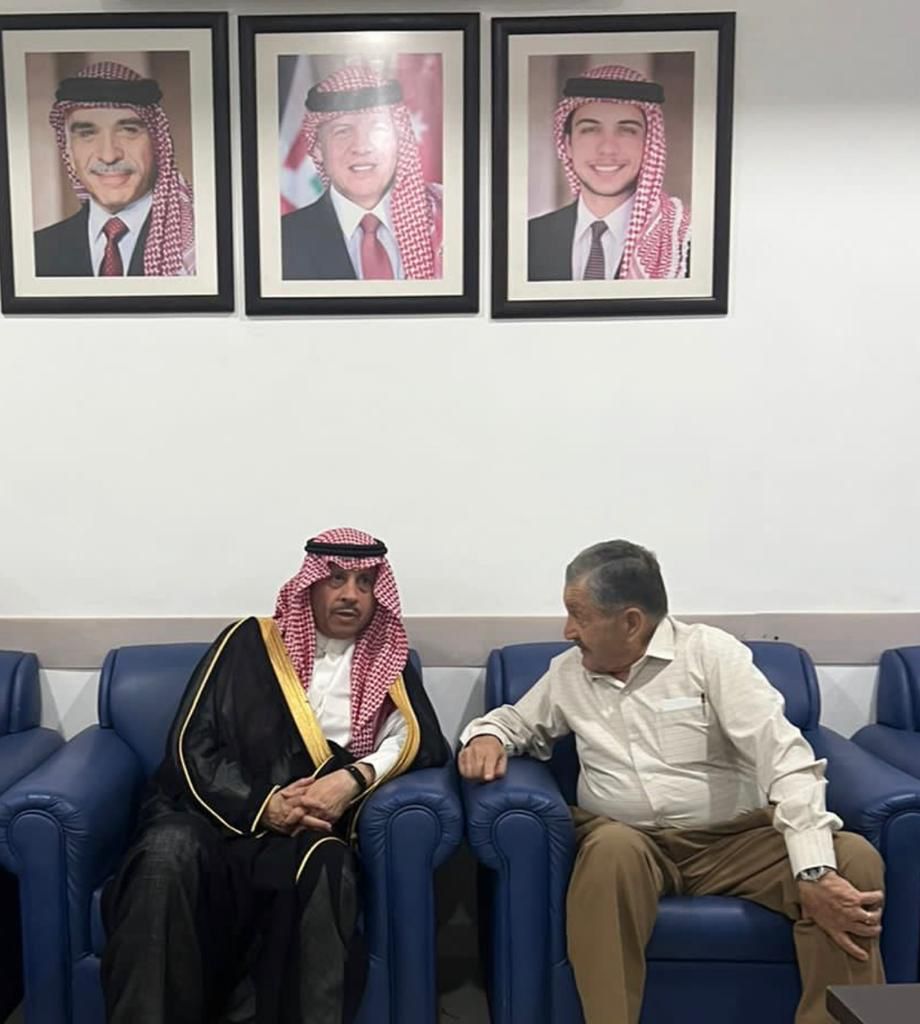 السفير السعودي يقدم واجب العزاء إلى آل هاكوز