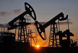 أسعار النفط ترتفع في ظل توقعات شح الإمدادات عقب قرار روسيا حظر صادرات الوقود