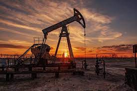 أسعار النفط ترتفع وسط توقعات بشح الإمدادات