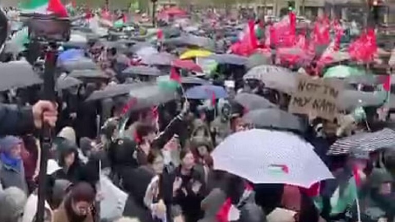 تظاهرات ضخمة في العاصمة الفرنسية باريس نصرة لغزة