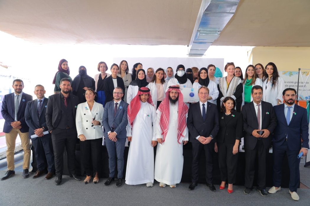 السفير الفرنسي في الرياض يزور مدرسة دينا العالمية ويمنحها علامة CELFArabie