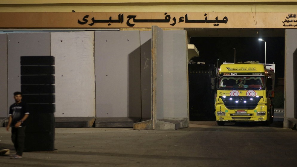 دخول أول شاحنة وقود من معبر رفح إلى غزة منذ 40 يوما