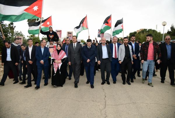مسيرة تضامنية في جامعة العلوم والتكنولوجيا دعما لغزة