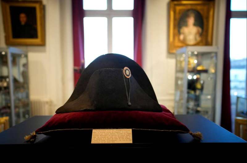 قبعة نابليون للبيع في مزاد