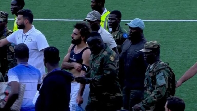حقيقة تعرض محمد صلاح لإصابة بعد اقتحام جماهير سيراليون