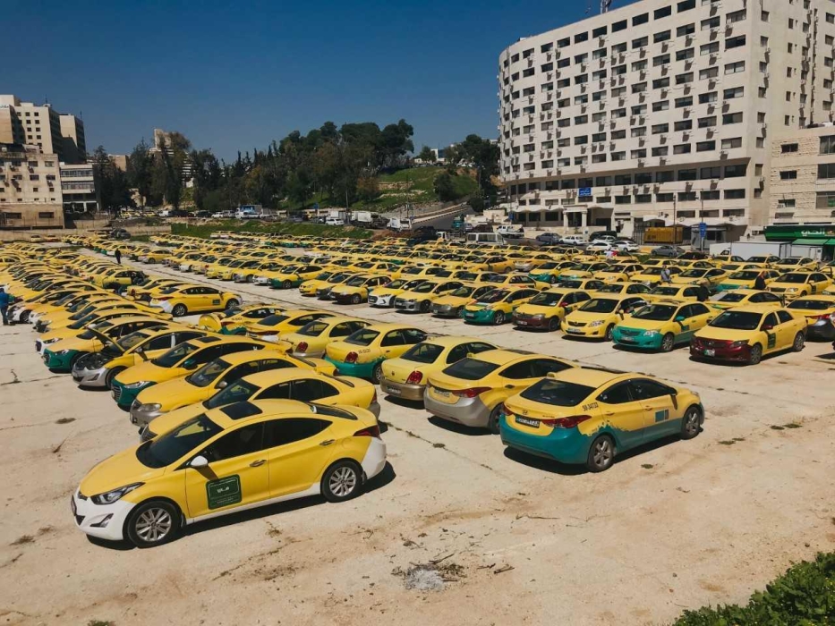 التاكسي الأصفر في عمّان يبدأ العمل وفقا للتعرفة الجديدة