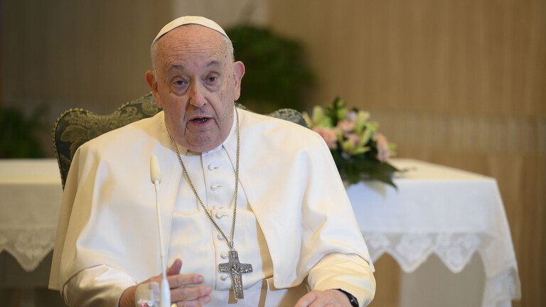 الفاتيكان يؤكد أن البابا في حالة جيدة ومستقرة بعد اصابته بالتهاب الرئة