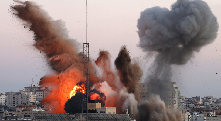 شهيدان جراء استهداف طائرات الاحتلال الإسرائيلي لسيارة في غزة