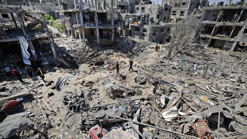 عدد من الشهداء جراء قصف الاحتلال غزة والمغراقة