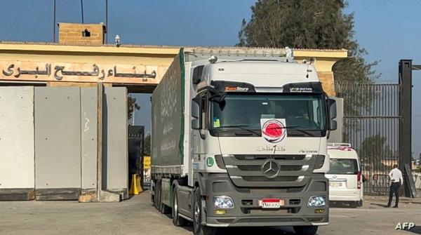 استئناف دخول شاحنات مساعدات إلى قطاع غزة عبر رفح