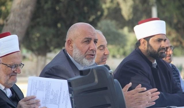 اسرائيل تعتقل ( الجمعة ) نائب مدير الاوقاف الاسلاميه في القدس بتهمة الانتماء الى منظمة ارهابية