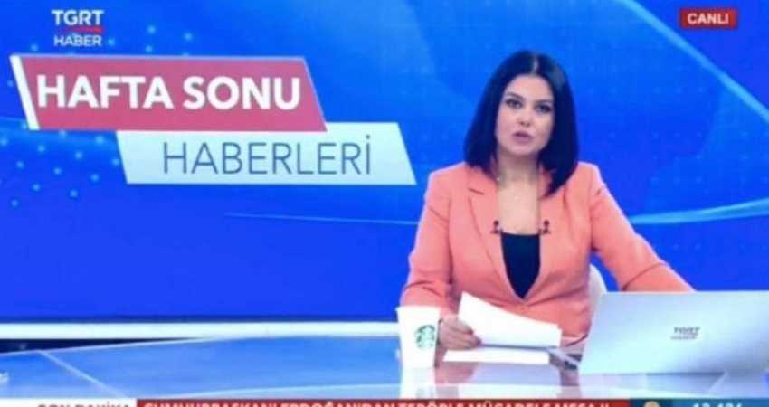 قناة تركية تفصل مذيعة قدّمت الأخبار وأمامها كوب ستاربكس