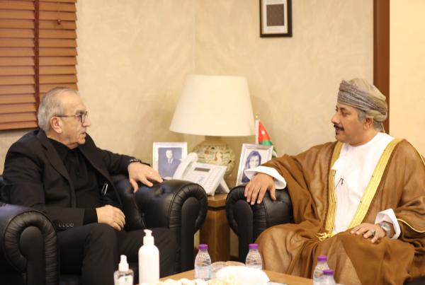 أبو السمن يبحث أوجه التعاون مع السفير العُماني لدى الأردن