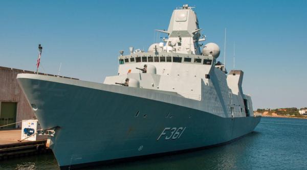 الدنمارك تعلن إرسال سفينة حربية للبحر الأحمر