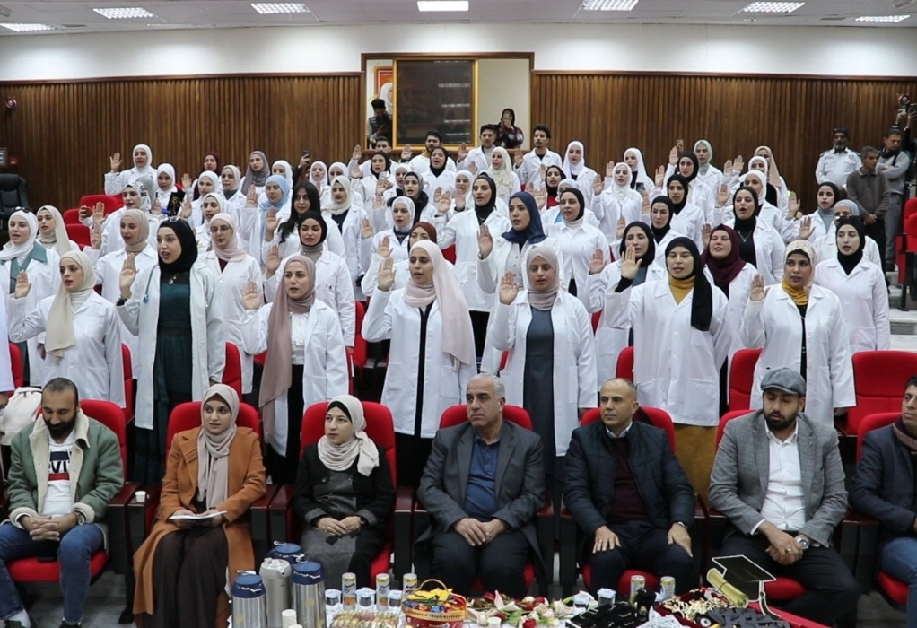 حفل أداء القسم القانوني لطلبة قسم التمريض في جامعة الحسين بن طلال