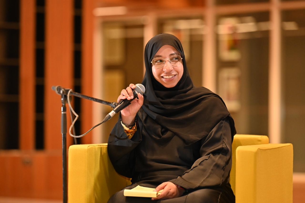 الشاعرة الاماراتية نجاة الظاهري :   أنا  مفتونة باللغة وبألحان وحروفها
